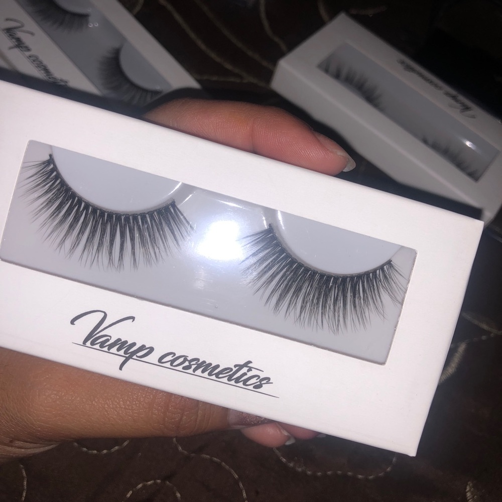 Lashes - Picture 5 of 5